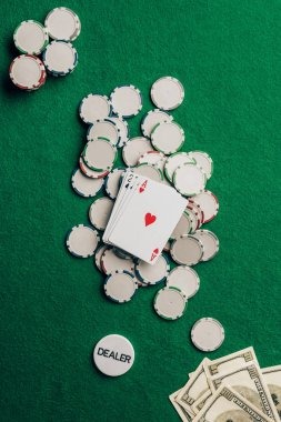lampion platform showing live blackjack table and mobile app interface side by side